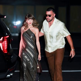 Extrémní zájem o tento účes lze očekávat poté, co si ze své pověstné dlouhé hřívy nechala sestříhat Taylor Swift. Zpěvačce navíc dodává jiskru ikonická ofina.