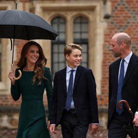 Královská rodina doprovází prince George na Eton College.