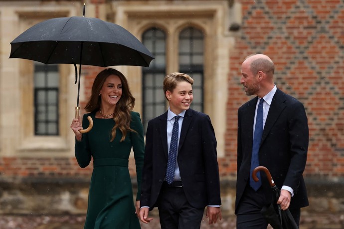 FOTO: Královská rodina doprovází prince George na Eton  College.