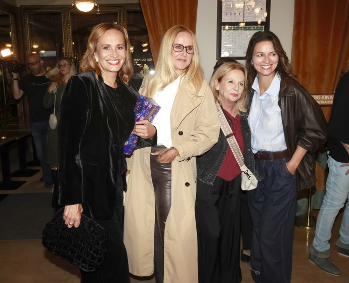 FOTO: Adéla Gondíková, Vendula Pizingerová a Monika Abslonová na premiéru dokumentu o Báře Basikové. – stránka 1