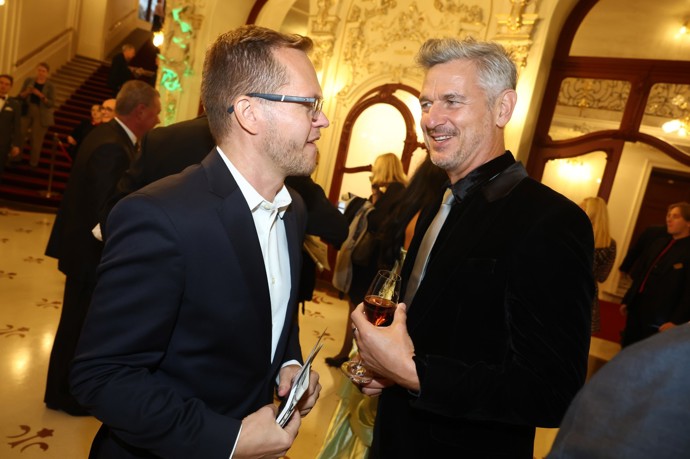 FOTO: Lumír Olšovský a Pavel Bár na premiéře opery Sweeney Todd: Ďábelský lazebník z Fleet Street. – stránka 10