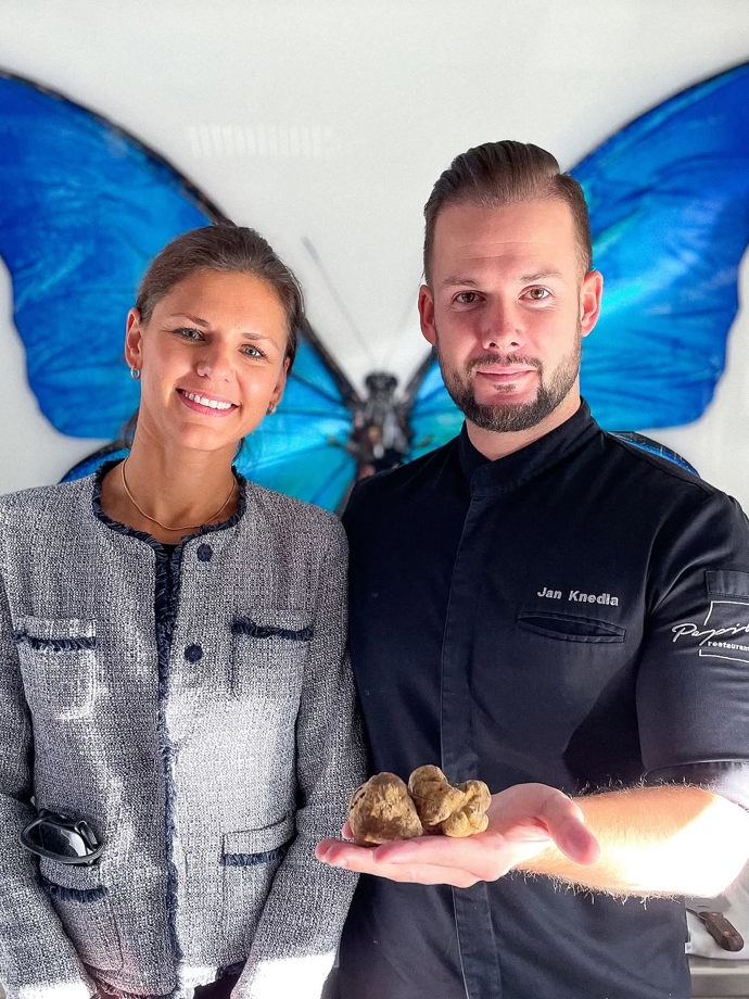 FOTO: Ve své restauraci Papilio pracuje Jan Knedla s těmi nejvybranějšími surovinami, mezi něž patří také bílé lanýže. – stránka 2