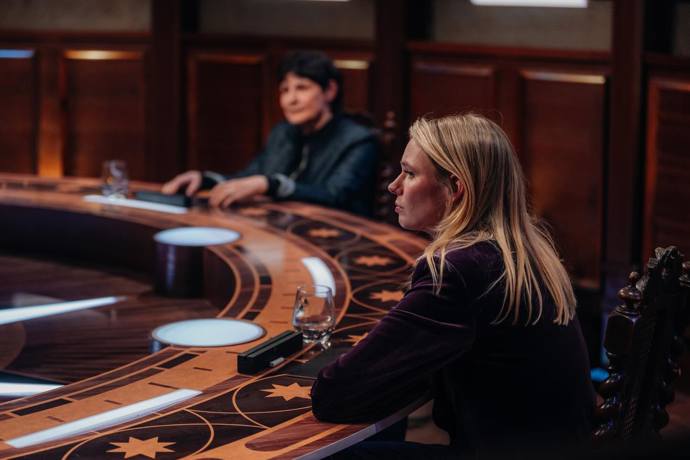 FOTO: Veronika Krajplová ve druhé řadě Zrádců. – stránka 3