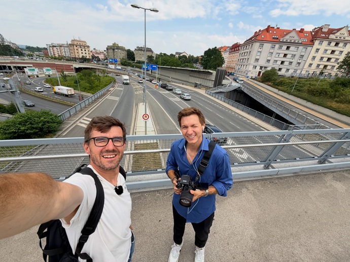 FOTO: Janek se specializuje na rozkrývání podvodů. – stránka 9