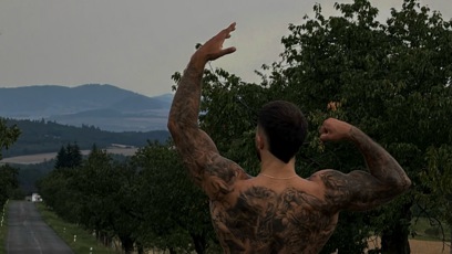 FOTO: Jakub Hrnčíř na sobě maká.
