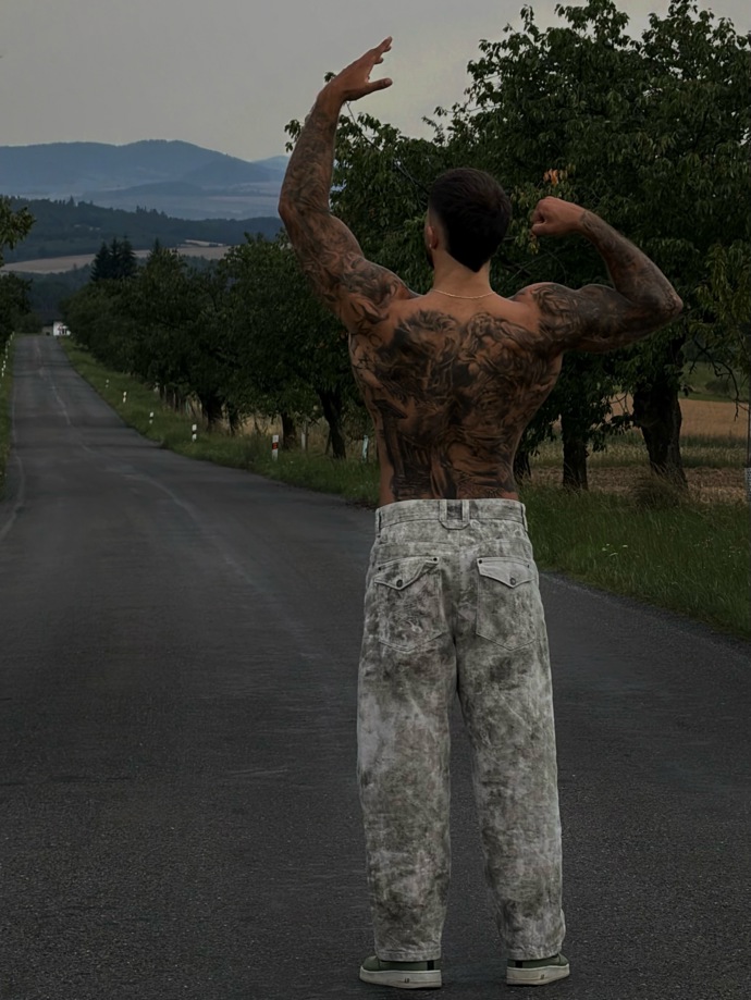 FOTO: Jakub Hrnčíř na sobě maká. – stránka 7