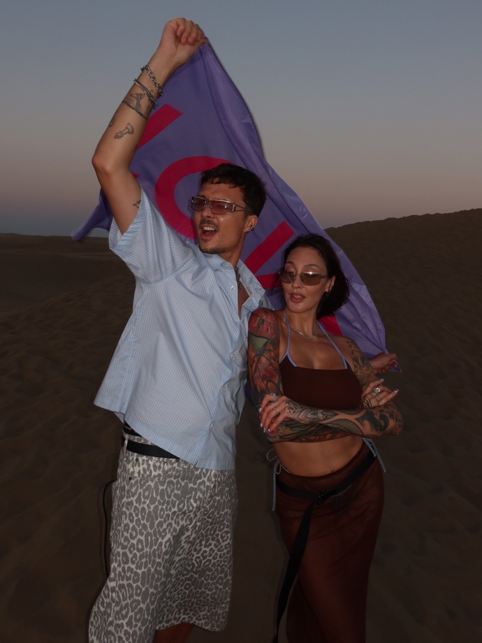 FOTO: Kundosaki s Otakarem Šenkýřem během presstripu Love Island. – stránka 2
