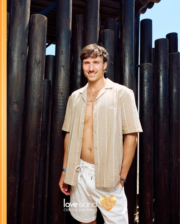 FOTO: Tomáš Vykouřil doufá, že ve vile Love Islandu potká skvělé lidi. – stránka 17