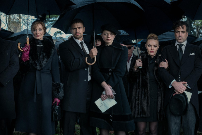FOTO: Theo James je hlavní postavou seriálu Gentlemani.
