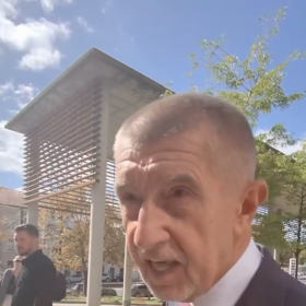 Andrej Babiš se během rozhovoru s Norou Fridrichovou viditelně rozčílil a poslal ji, ať se jde léčit.