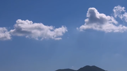 FOTO: Novomanželé vsadili na romantickou svatbu v luxusním prostředí u vody.