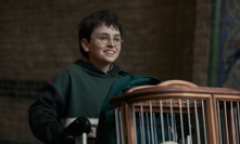 Dominic McLaughlin jako nový Harry v seriálu Harry Potter.