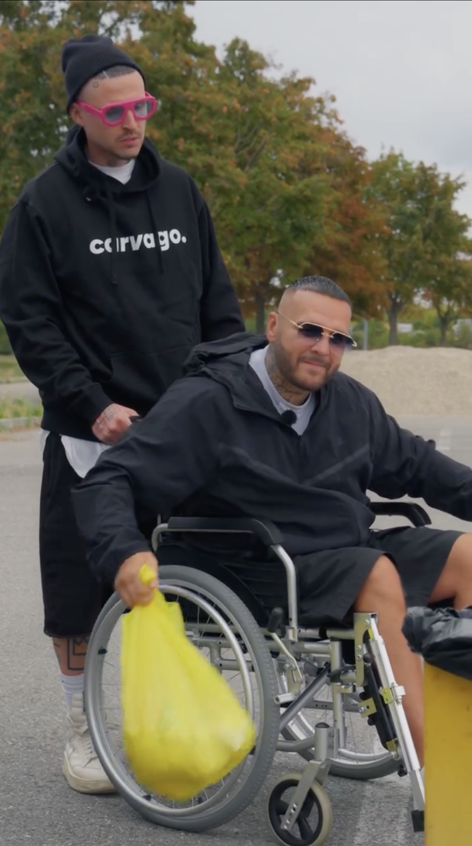 FOTO: Scénka měla být vtipná, veřejnost ji ale označila za necitlivou vůči lidem s handicapem. – stránka 1