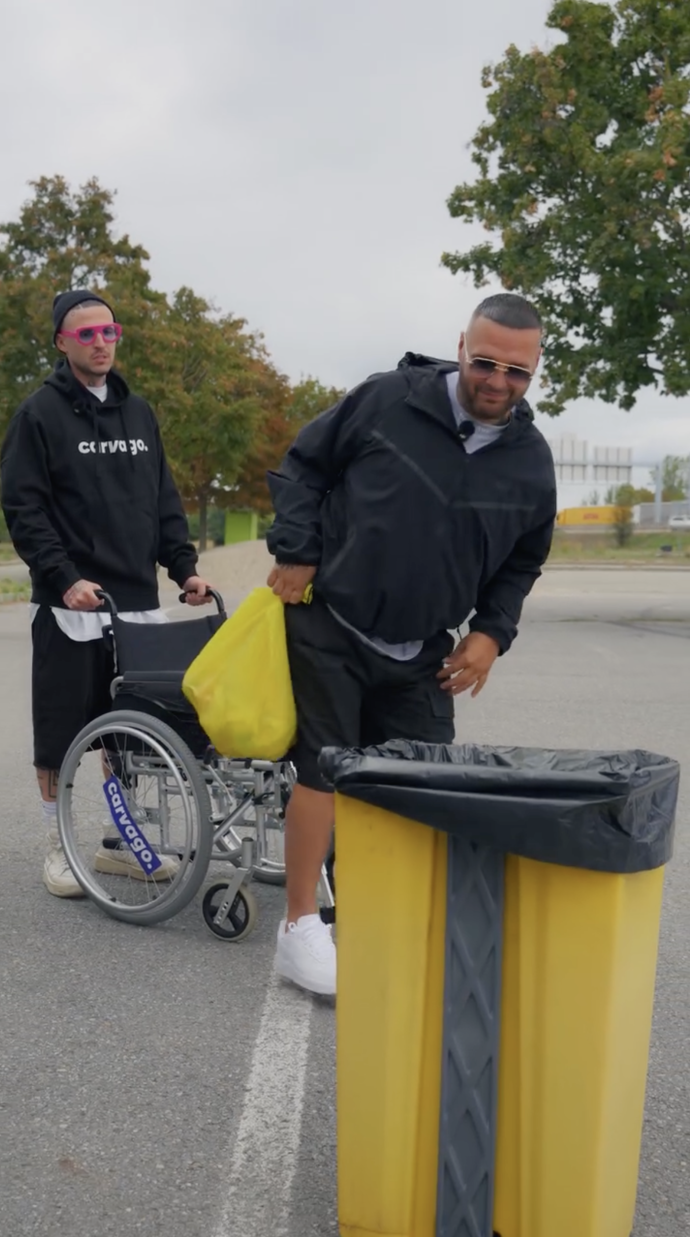 FOTO: Rapper se během videa z vozíku zvedne. – stránka 2