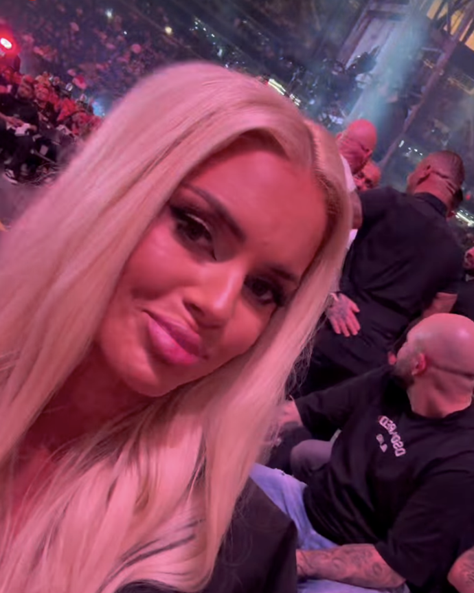 FOTO: Monika Naomi seděla na Oktagonu vedle blízkých Karlose Vémoly.
