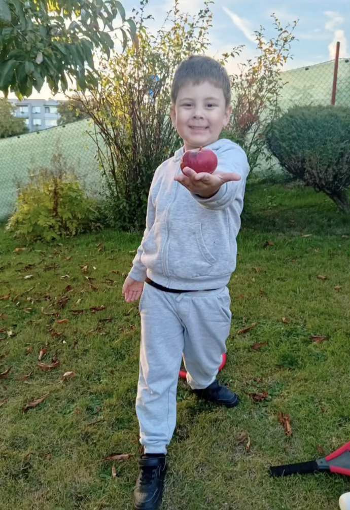 FOTO: Pětiletý Sebastian začal při každém kroku plakat bolestí.