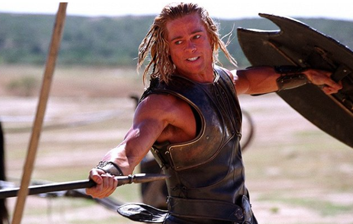 FOTO: Brad Pitt trénoval především záda, paže a ramena. – stránka 1