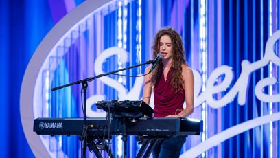FOTO: Karolína Šturcová během vystoupení využila klávesy a looper.