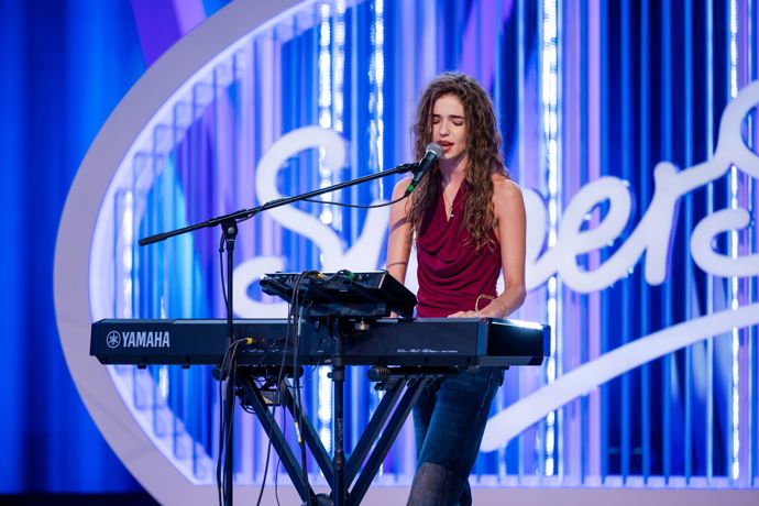 FOTO: Karolína Šturcová během vystoupení využila klávesy a looper. – stránka 13