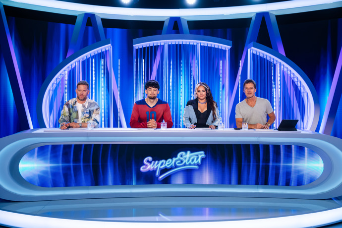 FOTO: Na začátku natáčení seděli v porotě Jakub Prachař, Calin, Ewa Farna a Pavol Habera. – stránka 5