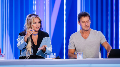 FOTO: Zpěvačka nakonec musela studio opustit a dopřát si potřebný odpočinek.