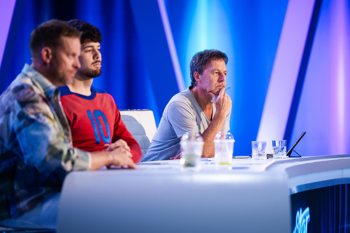 FOTO: Po odchodu Ewy Farne zůstali za porotcovským stolem pouze Jakub Prachař, Calin a Pavol Habera. – stránka 2