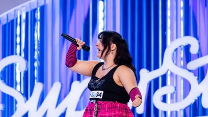 FOTO: Soutěžící Lea Dimitrová obdarovala porotu.