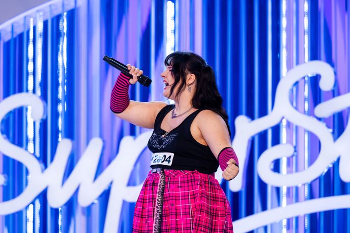 FOTO: Soutěžící Lea Dimitrová obdarovala porotu.