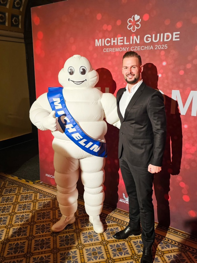 FOTO: Jan Knedla na slavnostním ceremoniálu Michelin Guide Czechia, během něhož Papilio dosáhlo historického úspěchu.