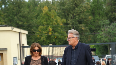 FOTO: Marie Rottrová na pohřbu Richarda Tesaříka.