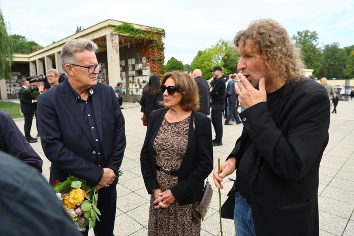FOTO: Marie Rottrová po boku manžela a Miroslava Barabáše. – stránka 3