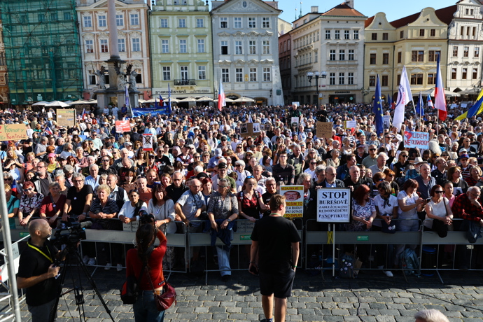 FOTO: Demonstrace na Staroměstském náměstí v Praze - 28.září 2026. – stránka 16