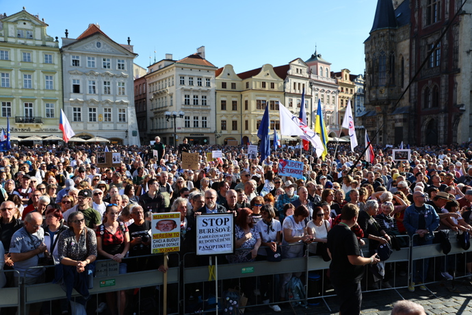 FOTO: Demonstrace na Staroměstském náměstí v Praze - 28.září 2026. – stránka 15