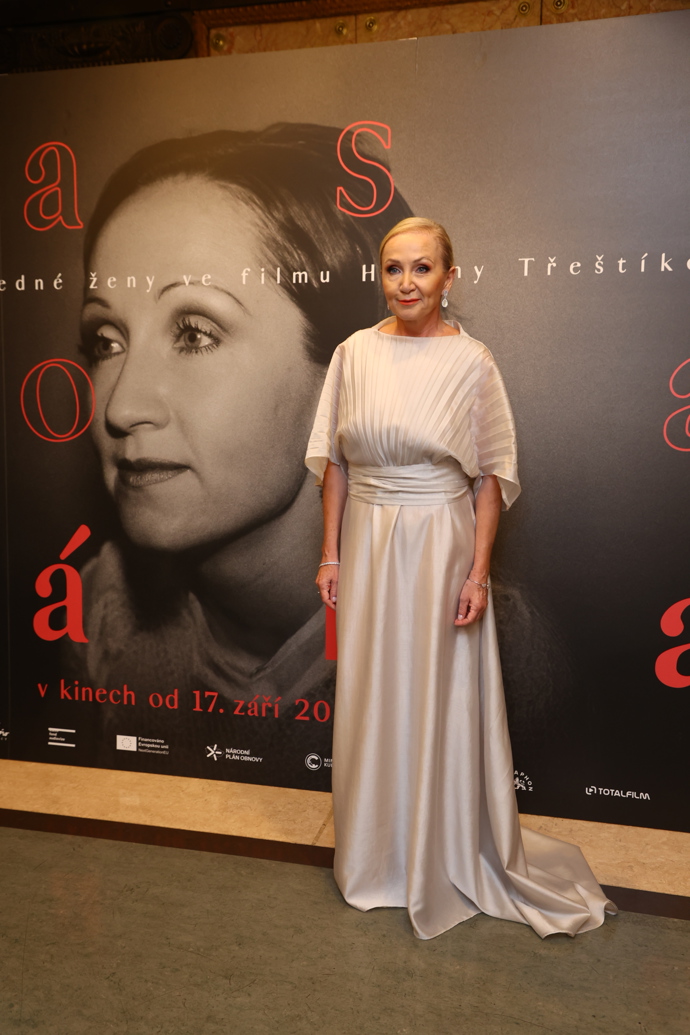 FOTO: Bára Basiková v Lucerně. – stránka 17