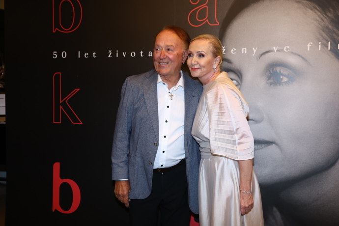 FOTO: Bára Basiková a Petr Janda v Lucerně. – stránka 14