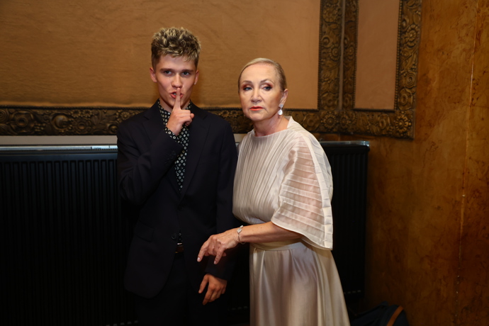 FOTO: Syn Báry Basikové, Theodor Polák, přišel svou maminku podpořit. – stránka 2