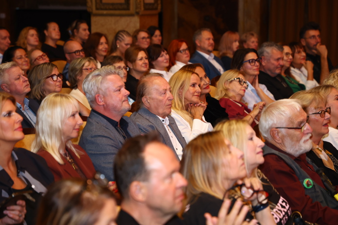 FOTO: Kino sál Lucerny byl plný hvězd. – stránka 3