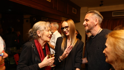 FOTO: Helena Třeštíková se synem Tomášem Třeštíkem a jeho partnerkou Evou Mullerovou v Lucerně.