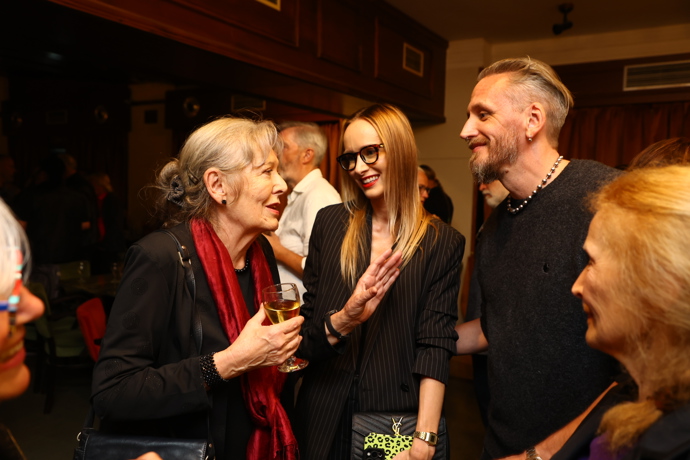 FOTO: Helena Třeštíková se synem Tomášem Třeštíkem a jeho partnerkou Evou Mullerovou v Lucerně.