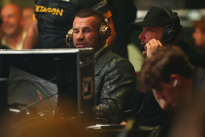 FOTO: Karlos Vémola jako komentátor. – stránka 2