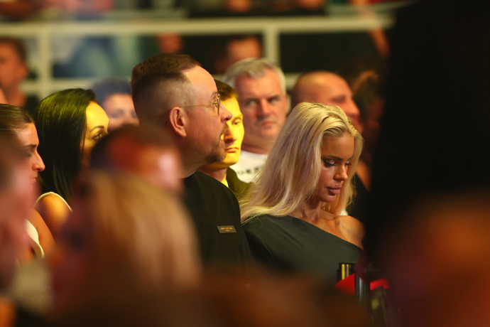 FOTO: Monika Naomi v publiku. – stránka 7