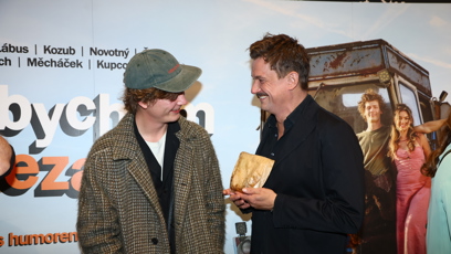 FOTO: Tomáš Měcháček a Petr Uhlík si spolu na premiéře notovali.