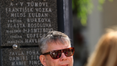 FOTO: Matěj Ruppert na pohřbu Luďka Hrzala.