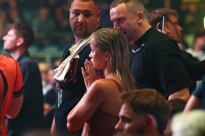 FOTO: Nela Slováková držela palce svému Radkovi. – stránka 17