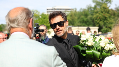 FOTO: Leoš Mareš na pohřbu Luďka Hrzala.