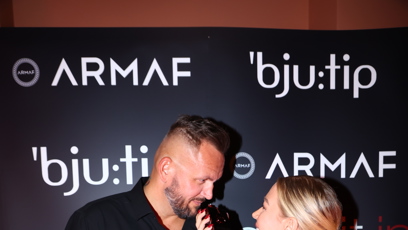 FOTO: Influencerka Dominika Myslivcová nechala partnera otestovat nový parfém.