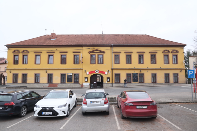 FOTO: 3. díl Ano šéfe zavedl Pohlreicha do pivovaru Malý Janek v Jincích. – stránka 38