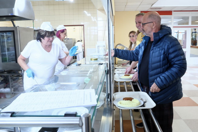 FOTO: Na zátěžový test pozval lidi z domova důchodců. – stránka 31