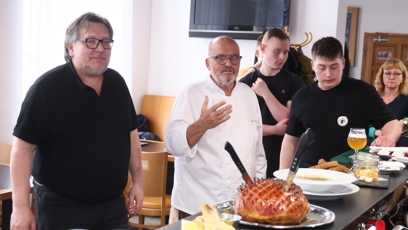 FOTO: Pohlreich zaměstnancům ukázel, jak se to může dělat lépe.
