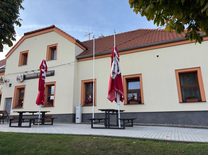 FOTO: Tradiční hospůdka U Kaštanu v Jenčicích se stala dějištěm jedné z epizod populárního pořadu Ano, šéfe! – stránka 51